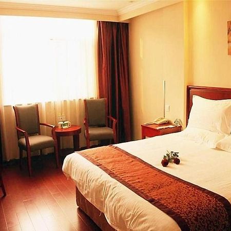 Greentree Inn Jiangsu Yancheng Dongtai Honglan Road Pedestrian Street Express Hotel מראה חיצוני תמונה